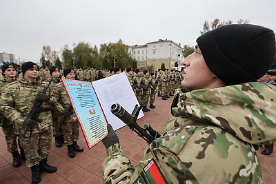 Военнослужащие нового пополнения внутренних войск МВД приняли присягу в Витебске