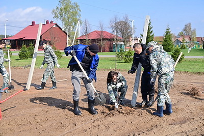 Лукашенко провел субботник на своей малой родине