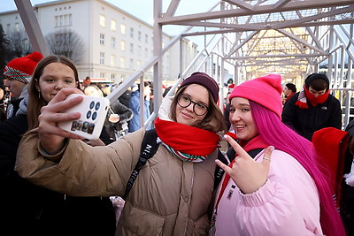 В Бресте провели акцию \"Я желаю в Новый год...\" и зажгли огни на главной елке