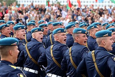 Военный парад в честь Дня Независимости прошел в Минске