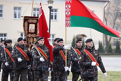 Милиционеры прошли торжественным маршем по центру Гродно