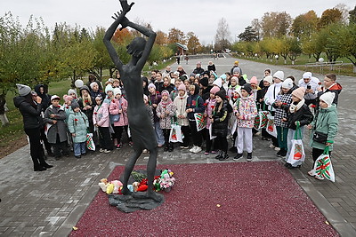 \"Марафон единства\" в Жлобине: для участников акции проведены экскурсии по памятным местам и предприятиям