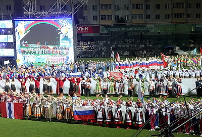 Магия и волшебство танца. Фестиваль \"Сожскi карагод\" открылся в Гомеле