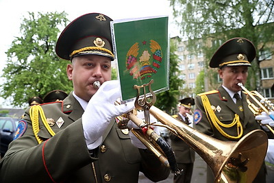 В Могилеве торжественным маршем поздравили ветеранов ВОВ