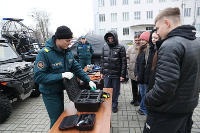 День открытых дверей для школьников прошел в Брестском областном управлении МЧС