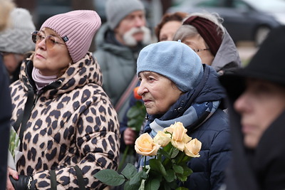 Памятник народному художнику Беларуси Василию Шаранговичу открыли на Восточном кладбище