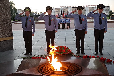 Более 100 милиционеров в Витебске почтили память жертв фашизма