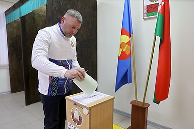 Перед сборами. Спортсмены-гребцы проголосовали на шестом заславском участке №45