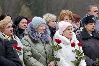 Кубраков почтил память погибших сотрудников милиции