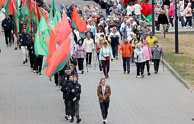 \"Шаг к долголетию\": в Беларуси прошел марафон по скандинавской ходьбе