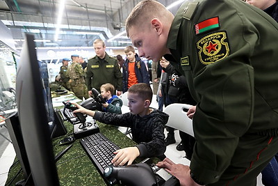 Масштабный новогодний праздник прошел в Минске