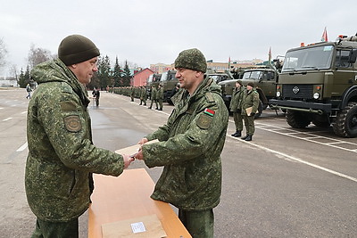 Новую военную технику передали витебским и брестским десантникам