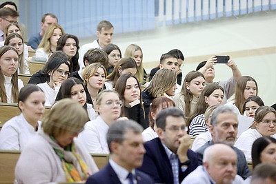 Караник - студентам: развитие медицины невозможно без мотивированных, высокопрофессиональных кадров