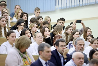 Караник - студентам: развитие медицины невозможно без мотивированных, высокопрофессиональных кадров