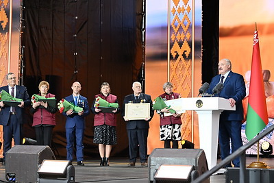 Лукашенко принял участие в фестивале-ярмарке \"Дажынкі-2024\" в Климовичах