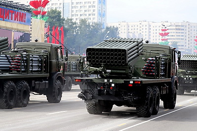 Военный парад в честь Дня Независимости прошел в Минске