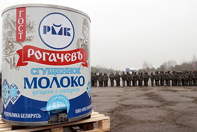 Сюрприз для армейцев. Банку сгущенки весом в тонну доставили в Северо-Западное оперативное командование