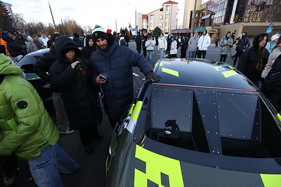 Дороги выдержали! В столице участников дрифта встретили хлебом-солью