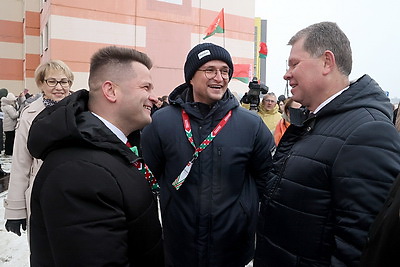 \"Будущее Беларуси в твоих руках\". Могилев получил в подарок от \"Марафона единства\" арт-объект