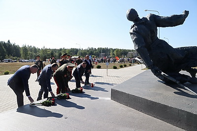 Более 300 музейных экспонатов вооружения и техники установлены в Беларуси