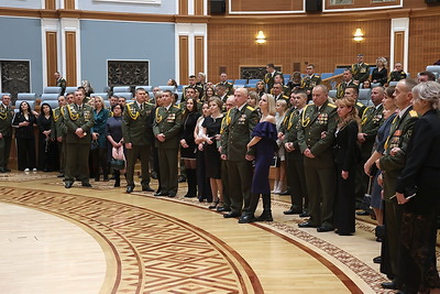 Лучшие командиры Вооруженных Сил посетили с экскурсией Дворец Независимости