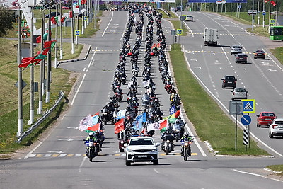Мотопробег в честь дня госсимволов собрал в Витебске более 300 байкеров