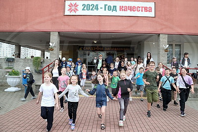 Более 200 ребят посещают школьный лагерь \"Спутник\" в Могилеве