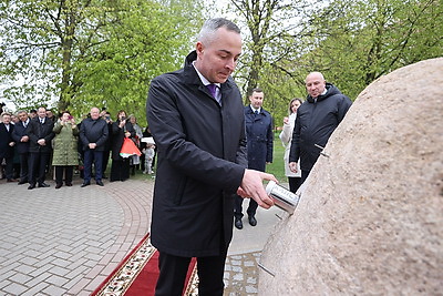 В Гродно в честь 100-летия образования органов торговли заложили капсулу времени и аллею