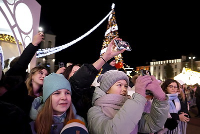 В Бресте провели акцию \"Я желаю в Новый год...\" и зажгли огни на главной елке