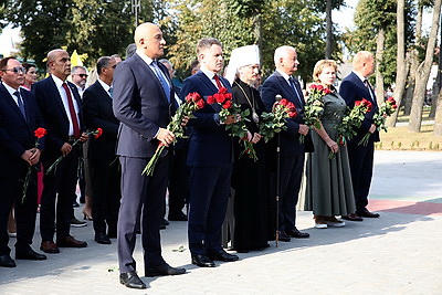 Участники Дня белорусской письменности почтили память защитников и мирных жертв войны