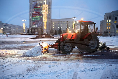 Более 660 единиц техники работало на дорогах Беларуси после снегопада