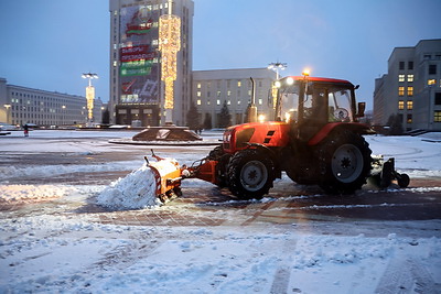 Более 660 единиц техники работало на дорогах Беларуси после снегопада