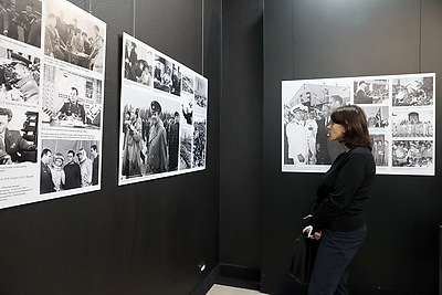 Редкие фото и скульптурные портреты. Выставка к 90-летию со дня рождения Гагарина открылась в Минске