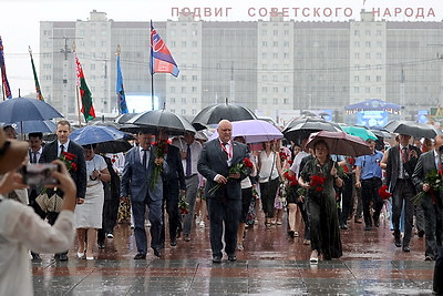 Церемония возложения цветов к Вечному огню состоялась в Витебске