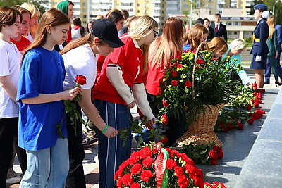 Церемония прощания с пионерским галстуком состоялась у стелы \"Минск - город-герой\"