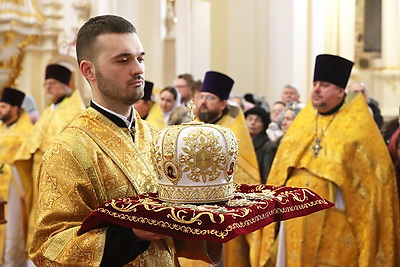 Митрополит Вениамин провел божественную литургию в честь 185-летия Полоцкого церковного собора