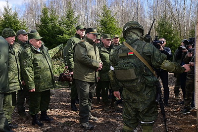 Лукашенко ознакомился с мероприятиями проверки боеготовности соединений и воинских частей