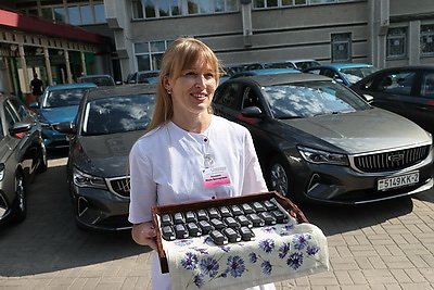 Ключи от новых 23 автомобилей медпомощи передали учреждениям здравоохранения Витебской области