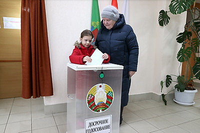 Выборы-2024: досрочное голосование на избирательном участке №2 в Дубровно