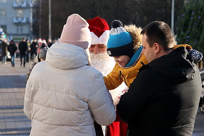 Новогодний автопарад прошел по улицам Могилева