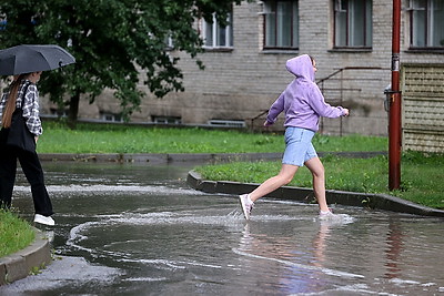 Сильный дождь залил улицы в Гродно