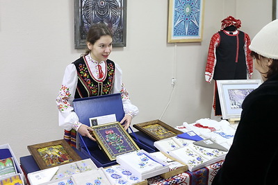 \"Это наши корни, наша душа\". Выставка \"Белхудожпромыслов\" развернулась на \"Марафоне единства\" в Мозыре