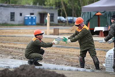 Республиканский субботник проходит на территории строящегося центра патриотического воспитания молодежи