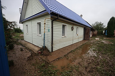 Ливневый дождь в Гродненской области: подтоплены приусадебные участки и дома