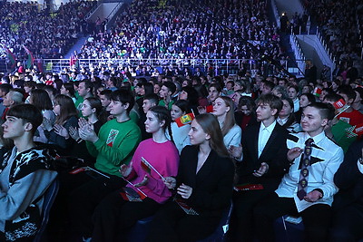 \"Время выбрало нас\": масштабный концерт \"Марафона единства\" проходит в Бобруйске