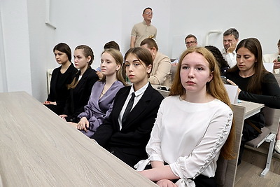 Лавров встретился со студентами и преподавателями Академии Управления