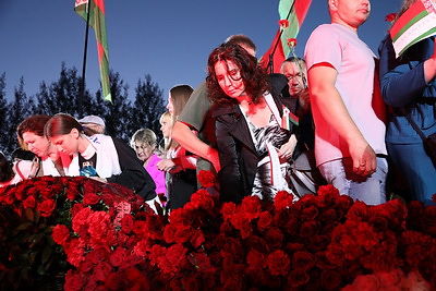 У монумента \"Врата памяти\" в Тростенце состоялся митинг-реквием