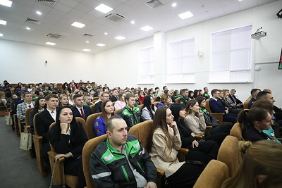 Пархомчик провел открытый диалог с молодежью Брестской области