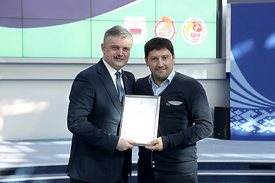 В НОК Беларуси чествовали национальную команду по пляжному футболу