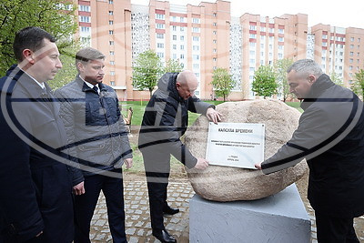 В Гродно в честь 100-летия образования органов торговли заложили капсулу времени и аллею